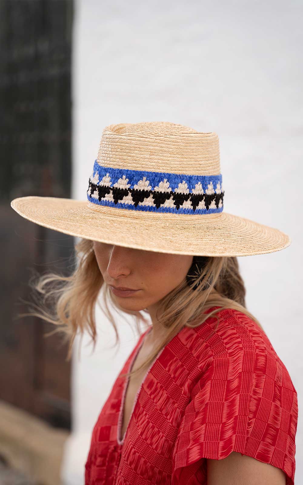 CHAPEAU BYRON BAY LA MANSA